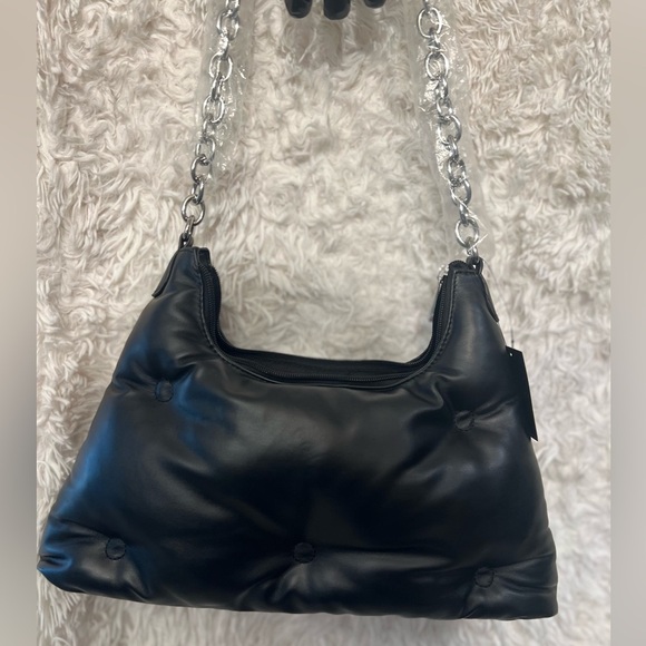 🖤NWT-FOREVER 21 Quilted Black Faux Leather Shoulder Bag W/ Silver chain strap🖤 - Picture 14 of 14